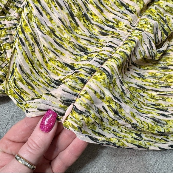 White House Black Market Long Sleeve Pleated Blouse Pink Yellow Floral 8 NWT - Picture 14 of 16